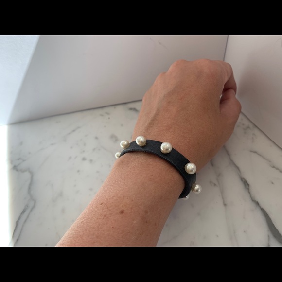 Leather and faux-pearl bracelet - Picture 4 of 6